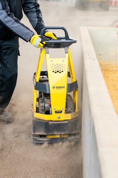 NOVEDAD EN LA CARTERA DE PRODUCTOS DE BOMAG: LA BANDEJA COMPACTADORA MONODIRECCIONAL BR 95